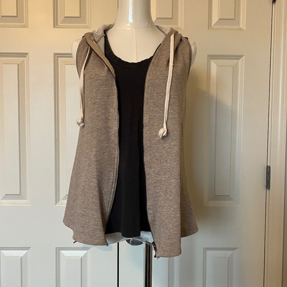 Ya Vest - Picture 1 of 5